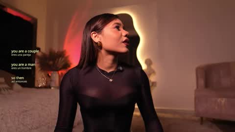 zoevidal_ online show from December 4, 2025, 12:03 pm