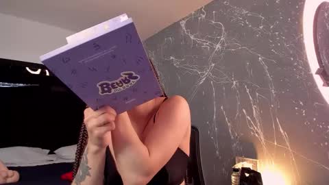 Zoe online show from October 4, 2025, 1:20 pm