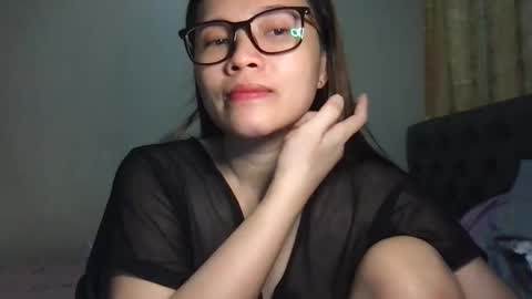 zoey_foryou online show from February 17, 2025, 11:02 am