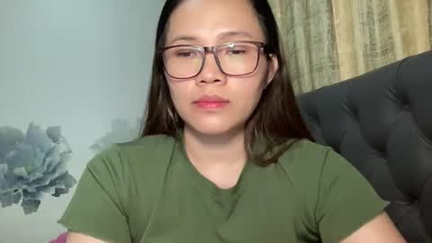 zoey_foryou online show from April 25, 2026, 1:41 pm