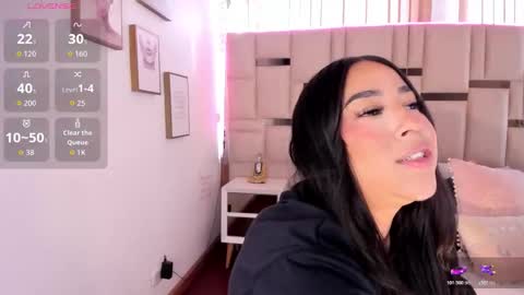 zoey thommpson online show from October 28, 2025, 8:11 pm