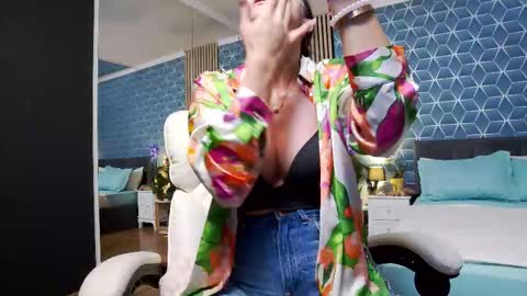 Zoey online show from October 19, 2025, 4:40 pm