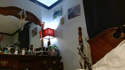 Snapshot of zoeyportland chatting on March 16, 2026, 5:44 am Zoey Portland online show from March 16, 2026, 5:44 am