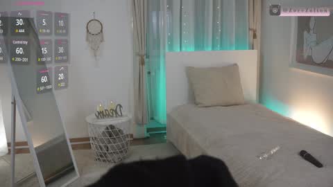 zoezolton online show from January 1, 2025, 8:58 pm