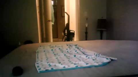 zooroxxx101 online show from April 19, 2026, 6:10 pm