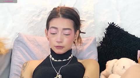 Violeta online show from November 24, 2025, 4:51 pm