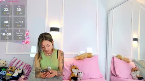 Snapshot of zorravioleta chatting on April 26, 2026, 12:36 pm Violeta online show from April 26, 2026, 12:36 pm