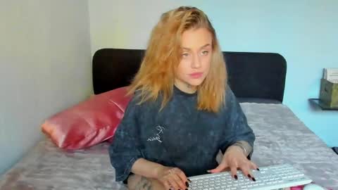 Snapshot of zorynvaal chatting on June 3, 2026, 4:45 pm Mia online show from June 3, 2026, 4:45 pm