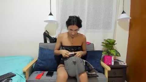zou_quira online show from September 19, 2025, 1:18 am
