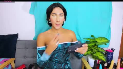 zou_quira online show from November 10, 2025, 12:31 am