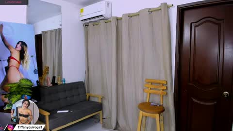 zou_quira online show from April 21, 2026, 2:51 am