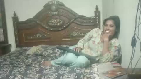 zoyakhan803 online show from September 10, 2025, 11:49 pm