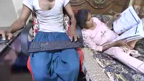 zoyakhan803 online show from April 22, 2026, 4:08 pm