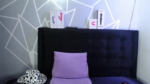 zpzphot online show from September 20, 2025, 10:33 pm