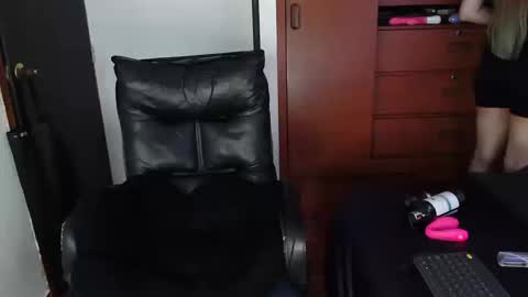 zpzphot online show from September 23, 2025, 12:24 am