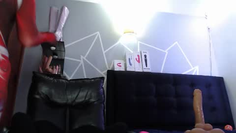 zpzphot online show from October 7, 2025, 1:36 am