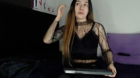 zpzphot online show from November 3, 2025, 9:05 pm