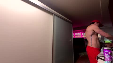 Zuko online show from September 25, 2025, 1:26 pm