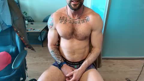 Snapshot of zuko_zen69 chatting on April 7, 2026, 12:00 am Zuko online show from April 7, 2026, 12:00 am