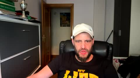 Snapshot of zurdineno chatting on June 25, 2026, 5:12 am zurdineno online show from June 25, 2026, 5:12 am
