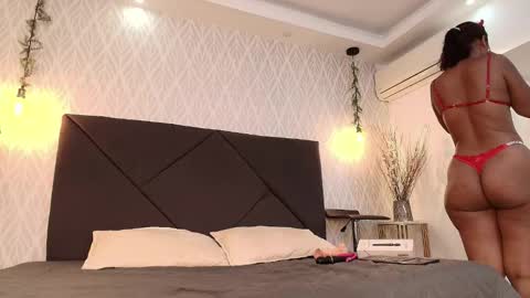 Zuri  online show from November 23, 2025, 7:13 pm