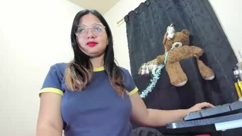 Snapshot of zusan_king_ chatting on July 20, 2026, 12:47 am Im Zusan My schedule is from 1030pm to 430 am colombian time online show from July 20, 2026, 12:47 am