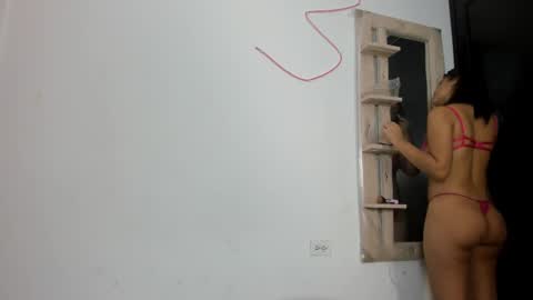 zyra_vox online show from December 5, 2025, 2:25 pm