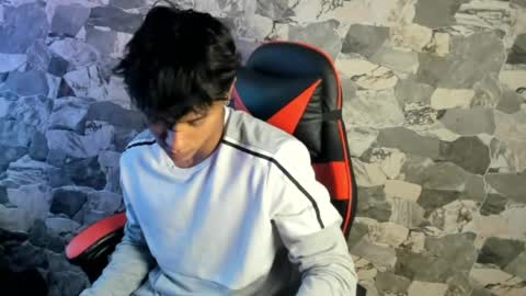 zyzz_1812 online show from May 12, 2026, 5:32 pm