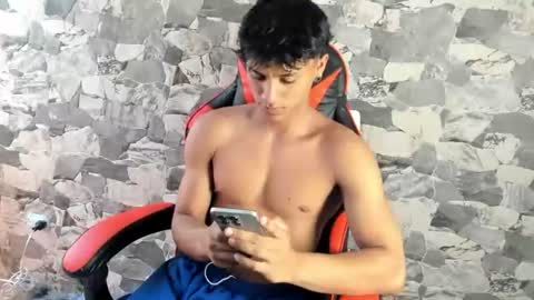 zyzz_1812 online show from June 16, 2026, 7:27 pm