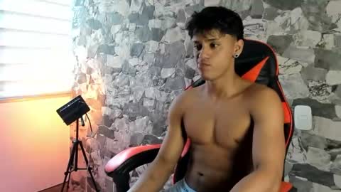 zyzz_1812 online show from June 22, 2026, 7:55 pm