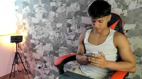 zyzz_1812 online show from June 26, 2026, 7:07 pm