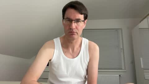 zzz123_cam online show from April 6, 2026, 3:35 pm