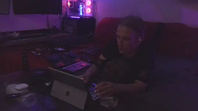 Snapshot of davidgntxxxxx chatting on April 30, 2026, 5:52 pm davidgntxxxxx online show from April 30, 2026, 5:52 pm