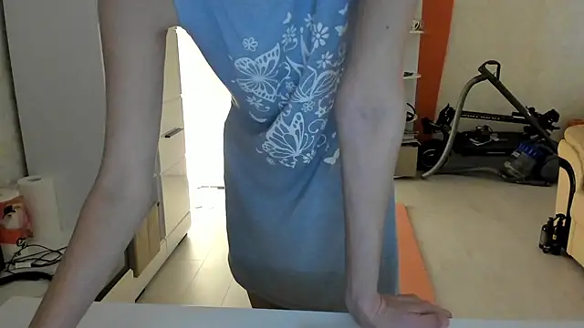 angelmommu online show from February 19, 2025, 5:49 am