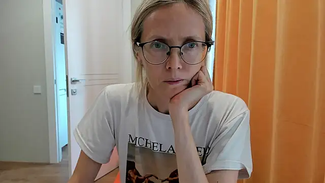 angelmommu online show from September 18, 2025, 12:18 pm