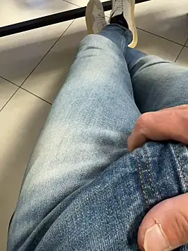 Snapshot of buodiculo chatting on February 5, 2025, 4:36 pm buodiculo online show from February 5, 2025, 4:36 pm