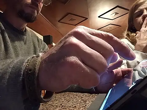 Snapshot of coolkasal chatting on April 11, 2026, 9:52 pm coolkasal online show from April 11, 2026, 9:52 pm