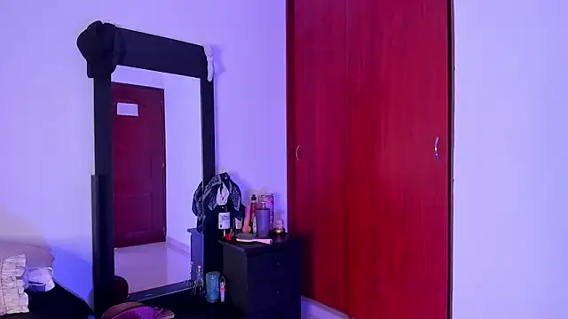 little kayla  online show from December 6, 2024, 11:47 pm