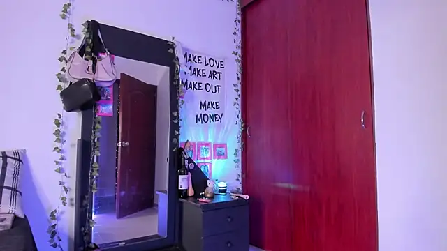 little kayla  online show from April 16, 2026, 12:44 am