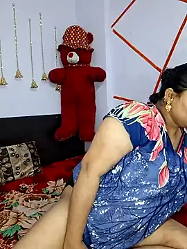 MOM-SUN-COUPLE online show from January 26, 2025, 3:36 pm