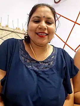 MOM-SUN-COUPLE online show from February 24, 2025, 5:42 pm