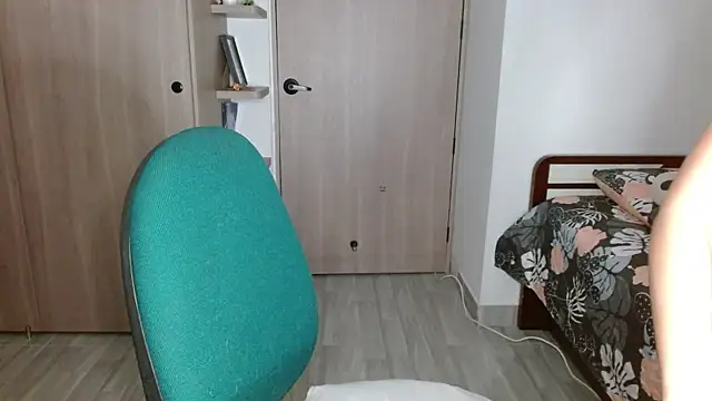 mia  lopez  online show from April 14, 2026, 4:07 am