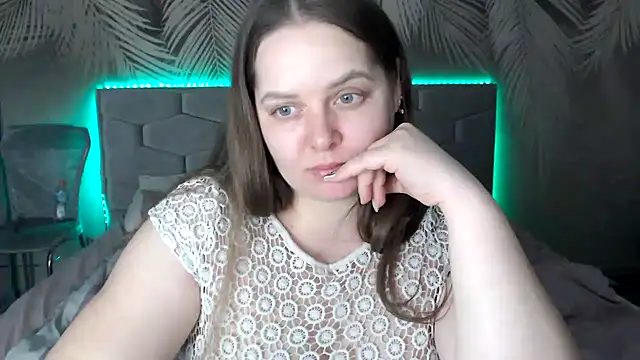 uliastar online show from February 5, 2025, 3:52 pm