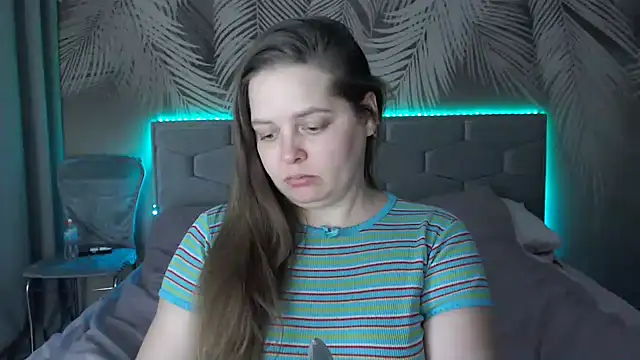 uliastar online show from February 13, 2025, 1:37 pm