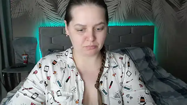 uliastar online show from February 27, 2025, 1:28 pm