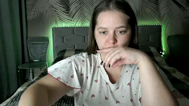 uliastar online show from October 4, 2025, 7:17 am