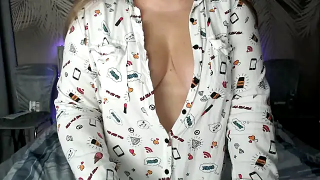 uliastar online show from October 15, 2025, 7:19 am