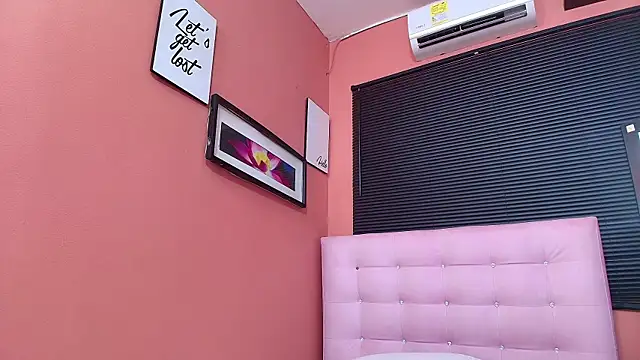 kinkylittlegirll online show from December 12, 2024, 5:37 pm