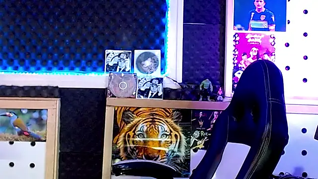 Darko0717 online show from February 11, 2025, 3:40 pm