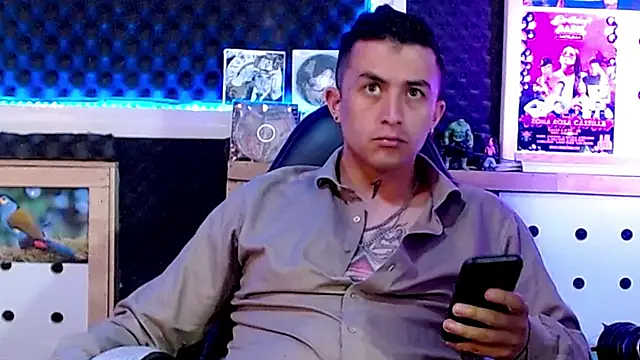 Darko0717 online show from February 14, 2025, 8:37 pm